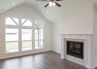Great Room 8205 NW 151st Terrace OKC, Oklahoma Shaw Homes, Twin Silos Forsythia Move In Ready Home, New Construction Deer Creek Schools (2)