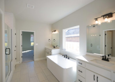 Master Bathroom Shaw Homes 11225 S. Tamarack St. Jenks, OK 74037 Redford 1E Elevation B In Oak Ridge Of Jenks (1)